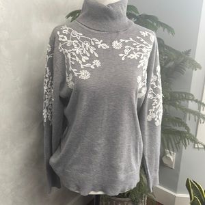 Rain + Rose Grey long sleeve Turtleneck Floral Knit Sweater, Size L. NWOT